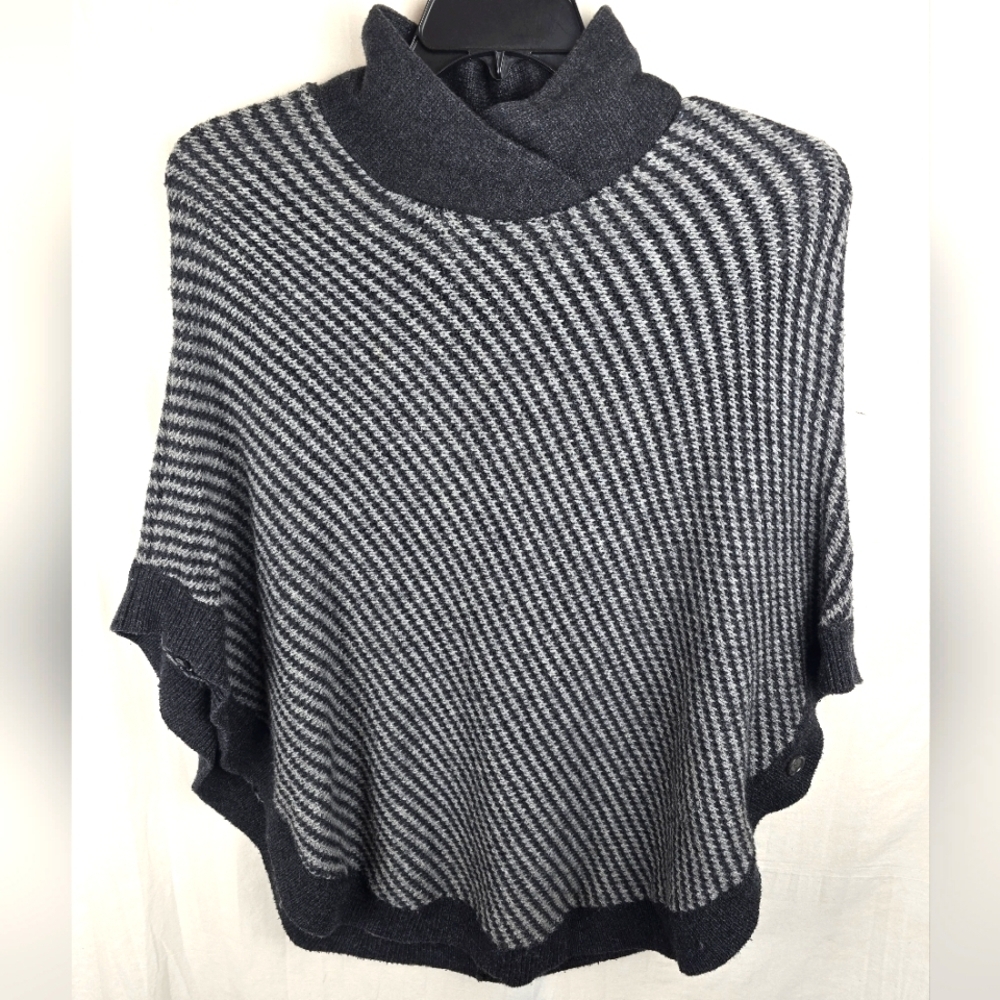 Banana Republic Black and Gray Women's Oversized Poncho Sz S